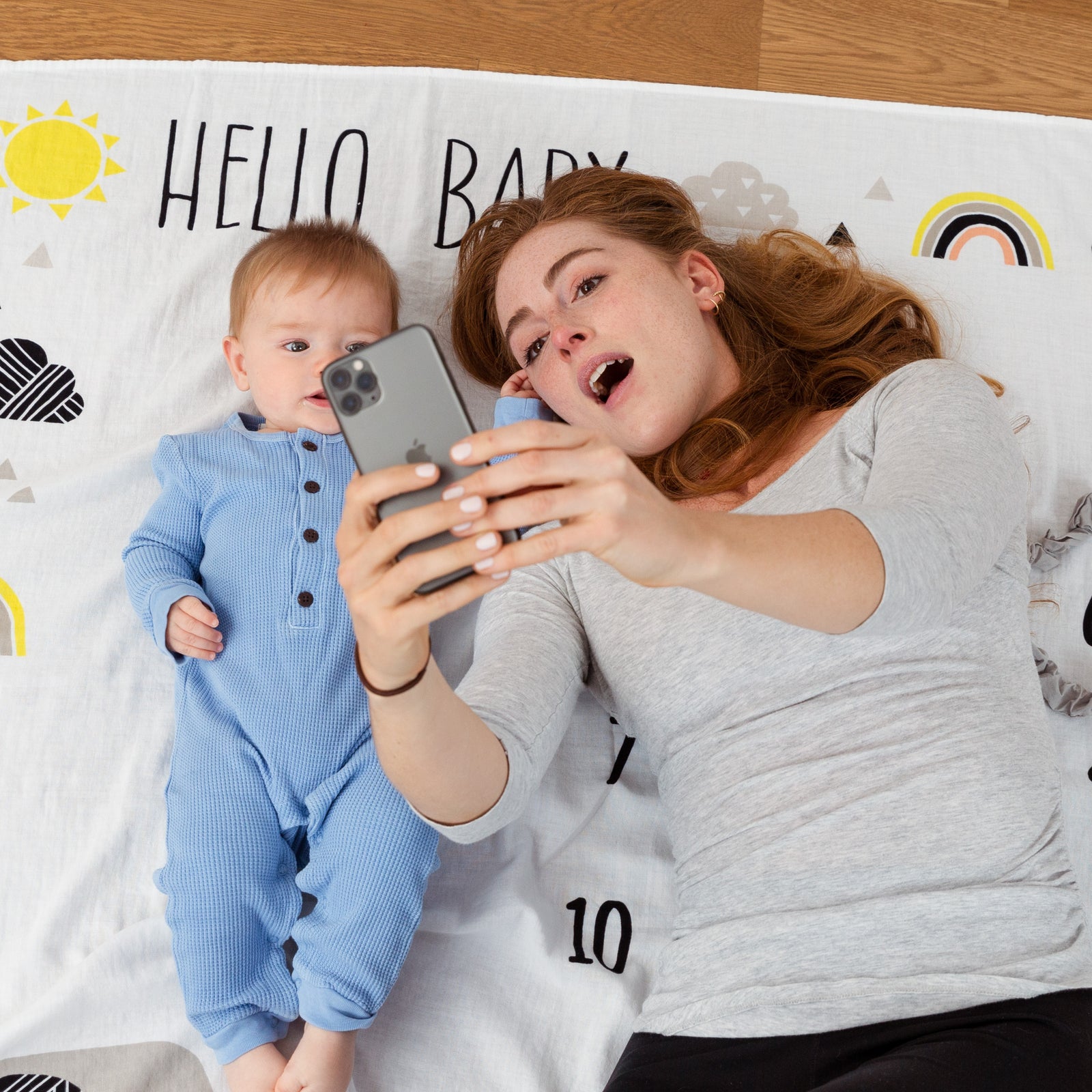 InnoBeta Baby Monthly Milestone Blanket - 39x59 Inch Flannel Plush Photo Blanket With Felt Markers (White Elephant)